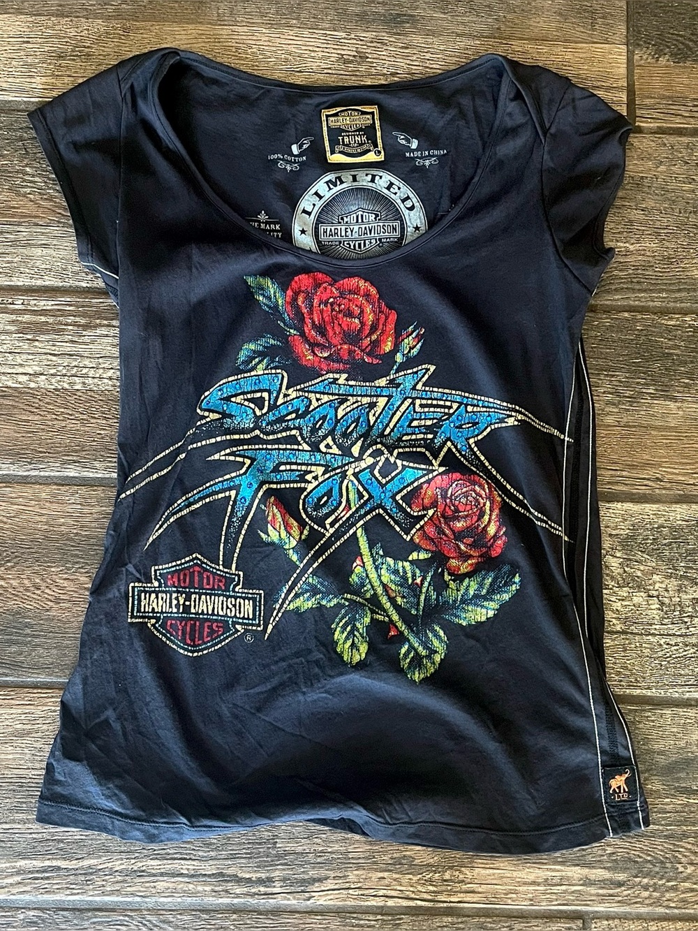 Trunk LTD Harley Davidson Scooter Fox t-shirt rhinestones & roses L